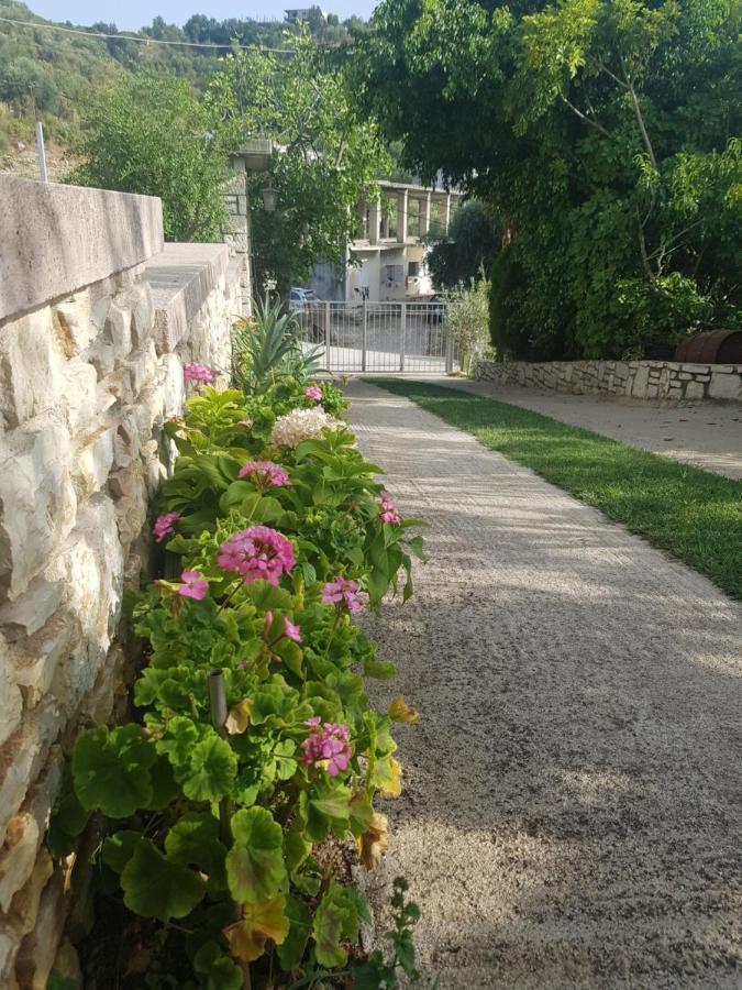Spyridoula'S Guest House Himare Exterior photo