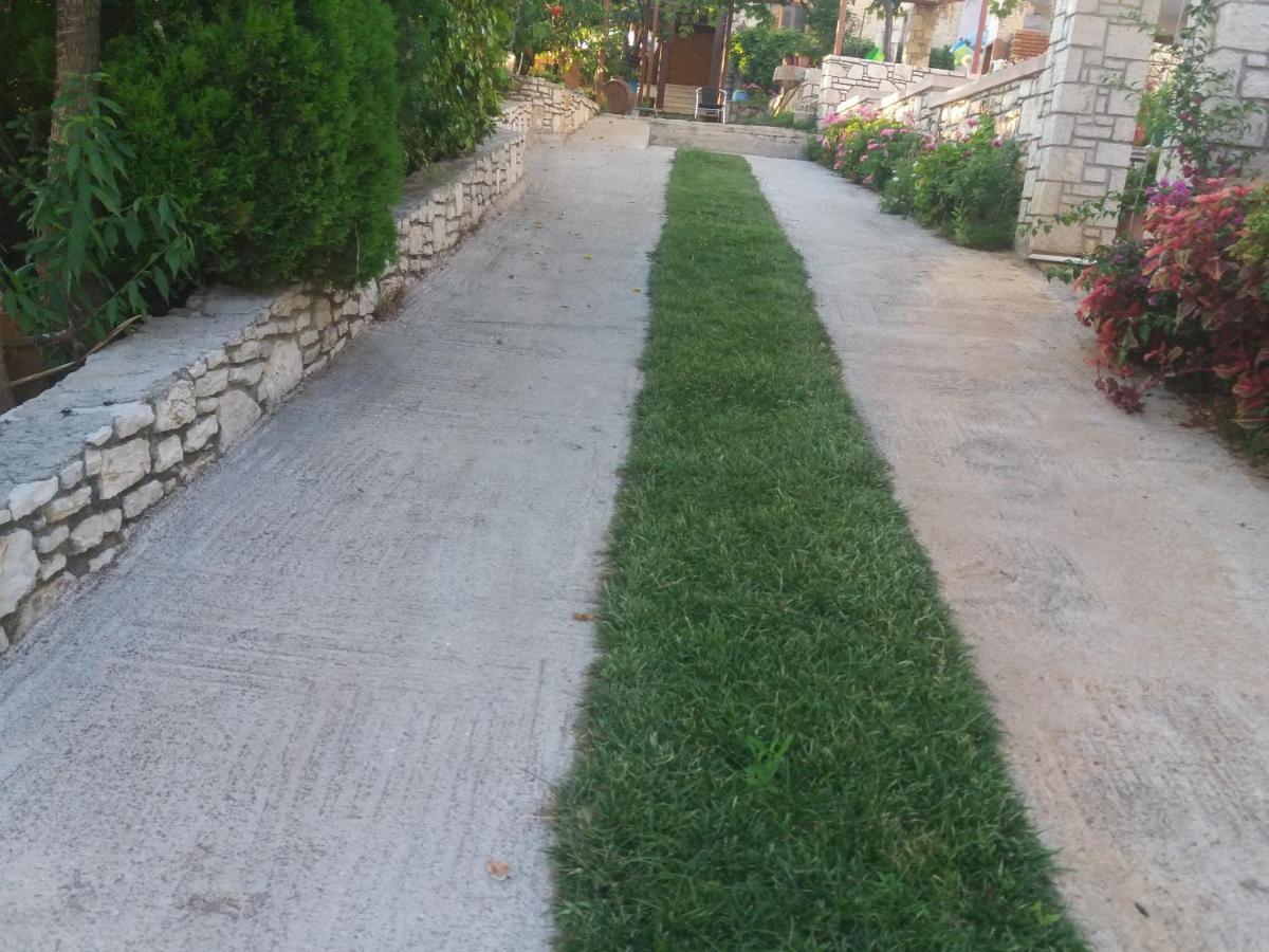 Spyridoula'S Guest House Himare Exterior photo